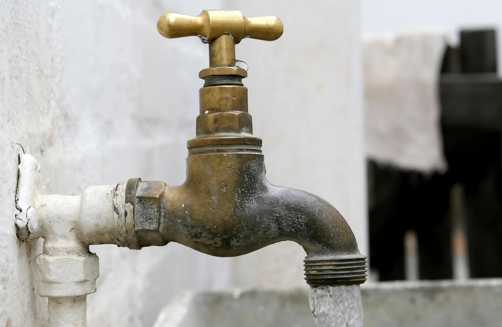 Plumbing tips in Kent for fixing leaks and blocked drains
